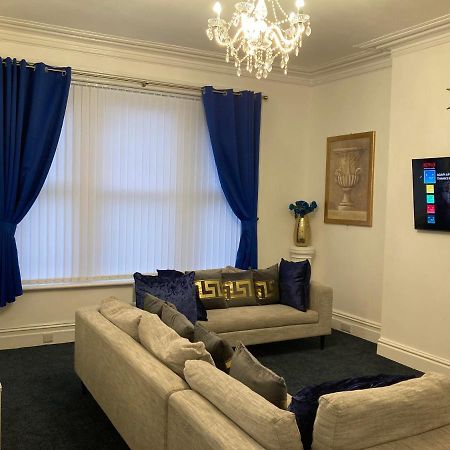 Agapi Apartment - Sea View Sleeps Ten بلاكبول المظهر الخارجي الصورة