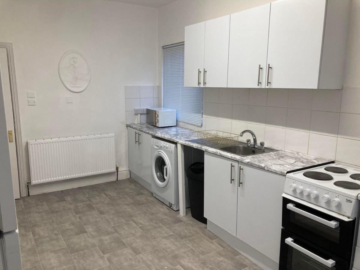 Agapi Apartment - Sea View Sleeps Ten بلاكبول المظهر الخارجي الصورة