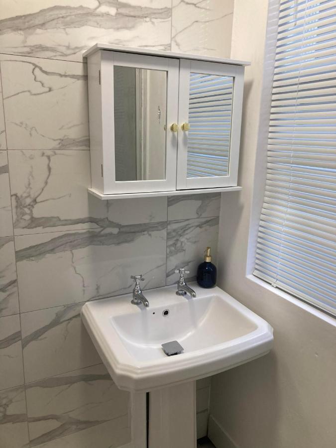 Agapi Apartment - Sea View Sleeps Ten بلاكبول المظهر الخارجي الصورة