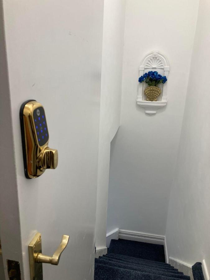 Agapi Apartment - Sea View Sleeps Ten بلاكبول المظهر الخارجي الصورة