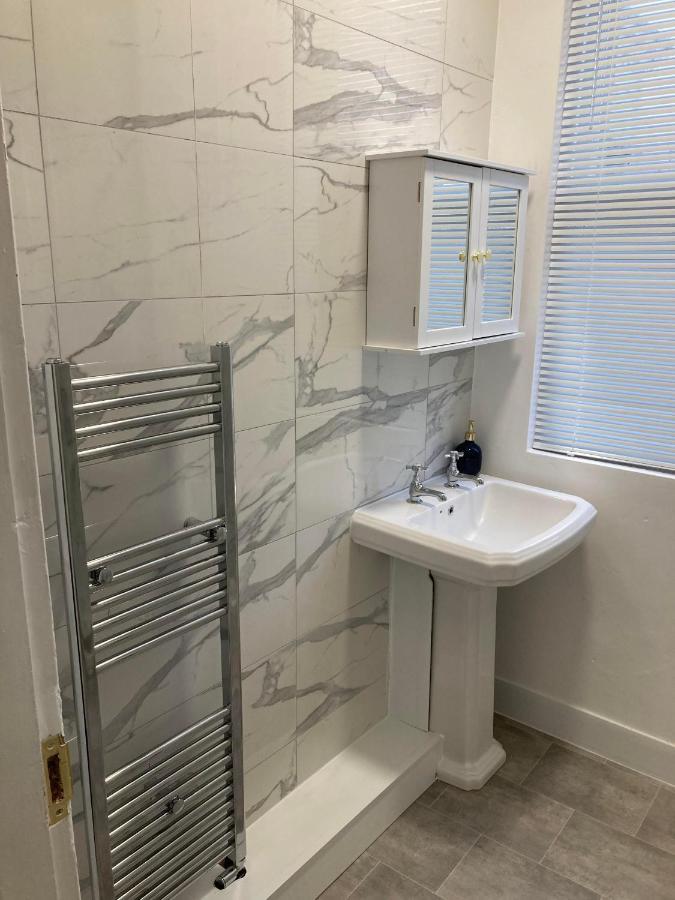 Agapi Apartment - Sea View Sleeps Ten بلاكبول المظهر الخارجي الصورة